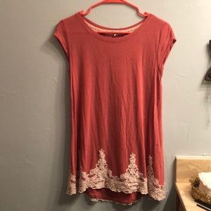 Women’s pink long T-shirt